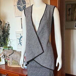 NWT has everything Chris & carol size s, Elegant Black and White cardigan vest
